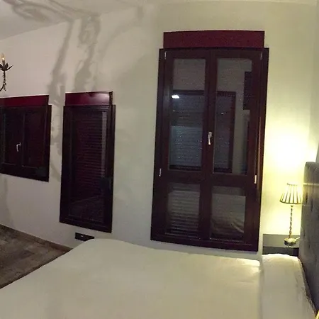 Gold Apartment *